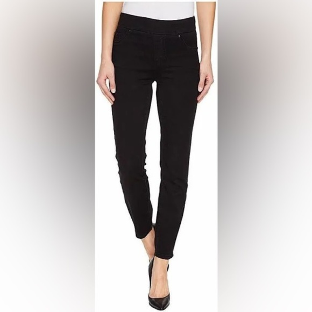 Pull-on Dream Jeans Women's‎ Size 16 Black. Waist band slight crinkle